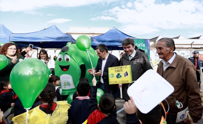 Ministro Mena: “El medio ambiente necesita un cambio cultural profundo y ciudadanos ambientalmente educados para reciclar”